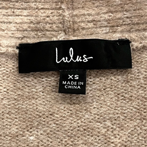 EUC Women's LULU’S Light Tan Button Down Cropped Cardigan Sweater (XS) - Picture 4 of 5